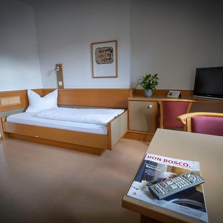 Pilger- Und Gaestehaus Don Bosco Aschau am Inn Esterno foto
